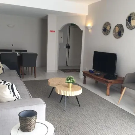 Stylish Center Apartment *